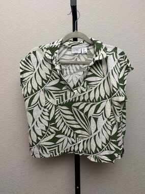 Nicole Miller NY Women's Green Leaf Print Collared Short Sleeve Top